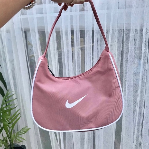 Nike Handbags - Picture 1 of 4